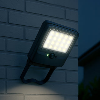 Faro solare 50 watt con sensore crepuscolare luce fredda IP65