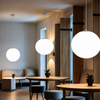 Lampadario moderno bianco a sospensione con sfera bianche attacco E27