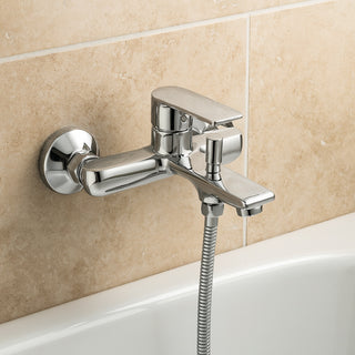 Rubinetto per vasca a parete moderno da bagno cromato modello Seven