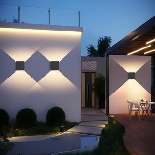 Applique a parete LED tecnologia CCT 12 W doppia emissione luce IP65