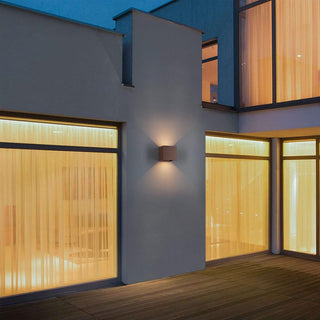 Applique a parete LED tecnologia CCT 12 W doppia emissione luce IP65