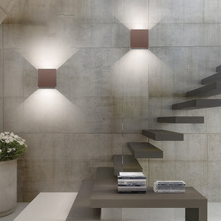 Applique a parete LED tecnologia CCT 12 W doppia emissione luce IP65