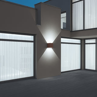 Applique a parete LED tecnologia CCT 12 W doppia emissione luce IP65