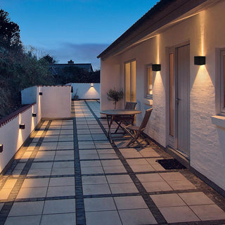 Applique a parete LED tecnologia CCT 12 W doppia emissione luce IP65