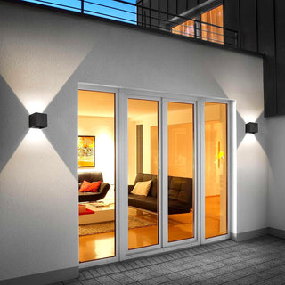 Applique a parete LED tecnologia CCT 12 W doppia emissione luce IP65