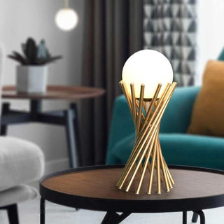 Lampada da tavolo tubolare in metallo bronzo con una sfera opaca G9