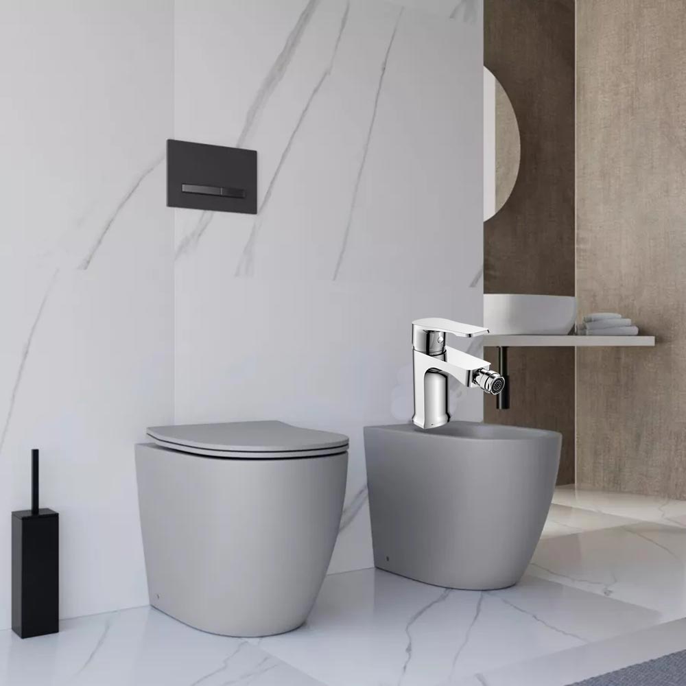 Rubinetto per bagno moderno miscelatore orientabile design quadrato per bidet in ottone cromato lucido modello Allure