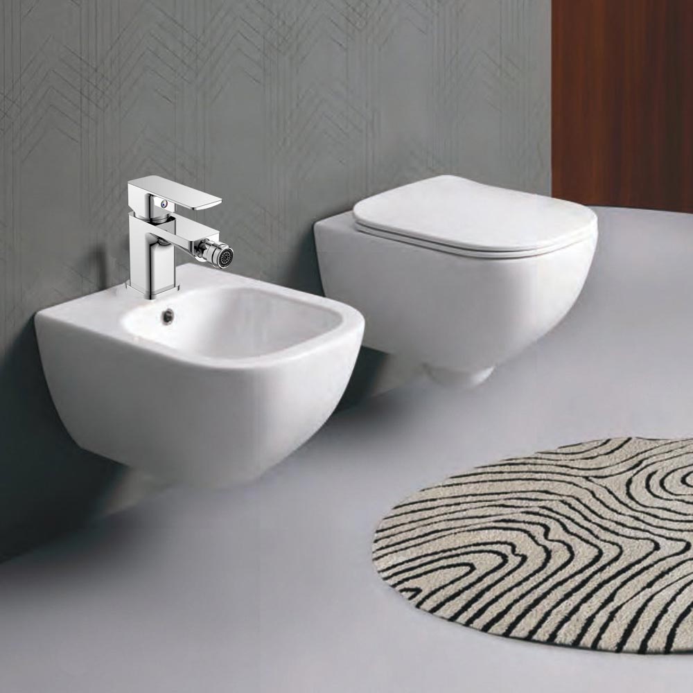 Rubinetto per bagno moderno quadrato miscelatore orientabile per bidet in ottone cromato lucido modello Shape