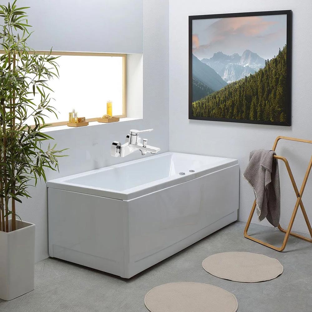 Rubinetto per bagno moderno stilizzato miscelatore orientabile per vasca in ottone cromato lucido modello Sky